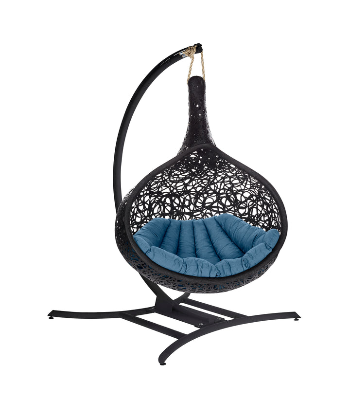 resort-style backyard
luxury outdoor furniture